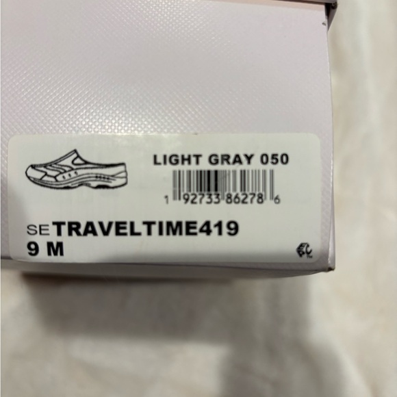 New in Box Easy Spirit Women's Silver and Black Slip-On Shoes Size 9 - Picture 6 of 8